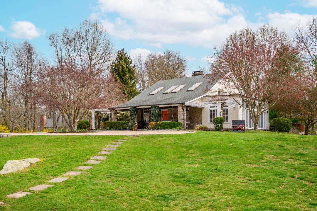 Step into a truly special home !