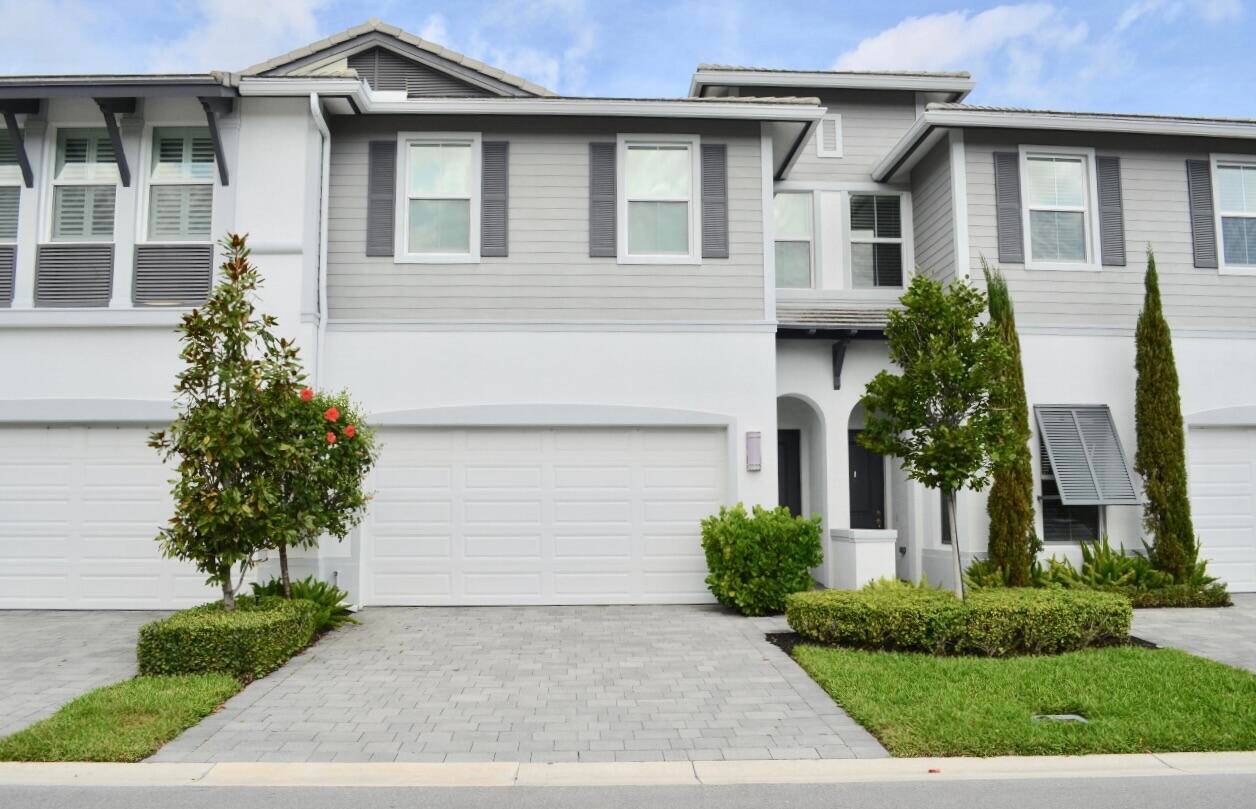 Spacious townhome in desirable Boca Pointe !
