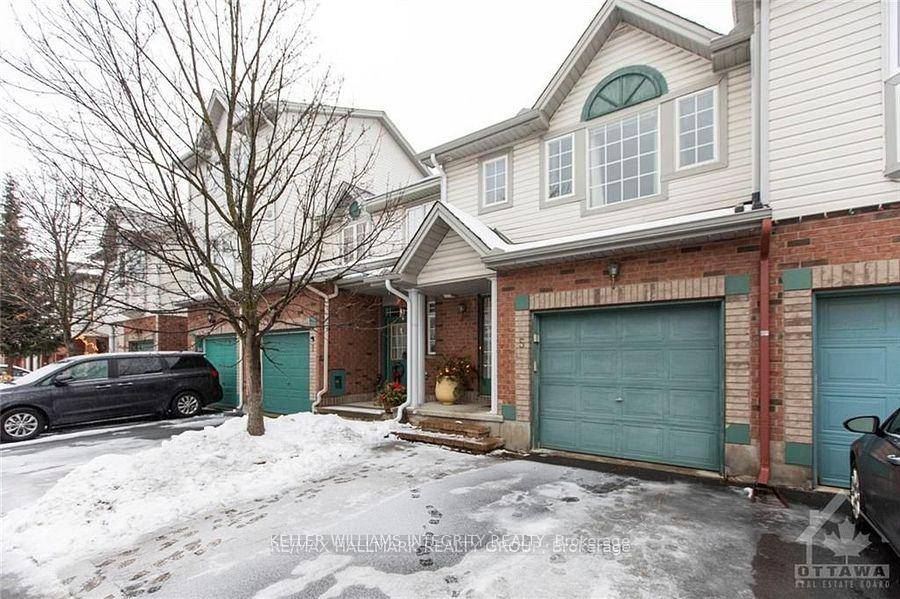 Great Location with private backyard !
