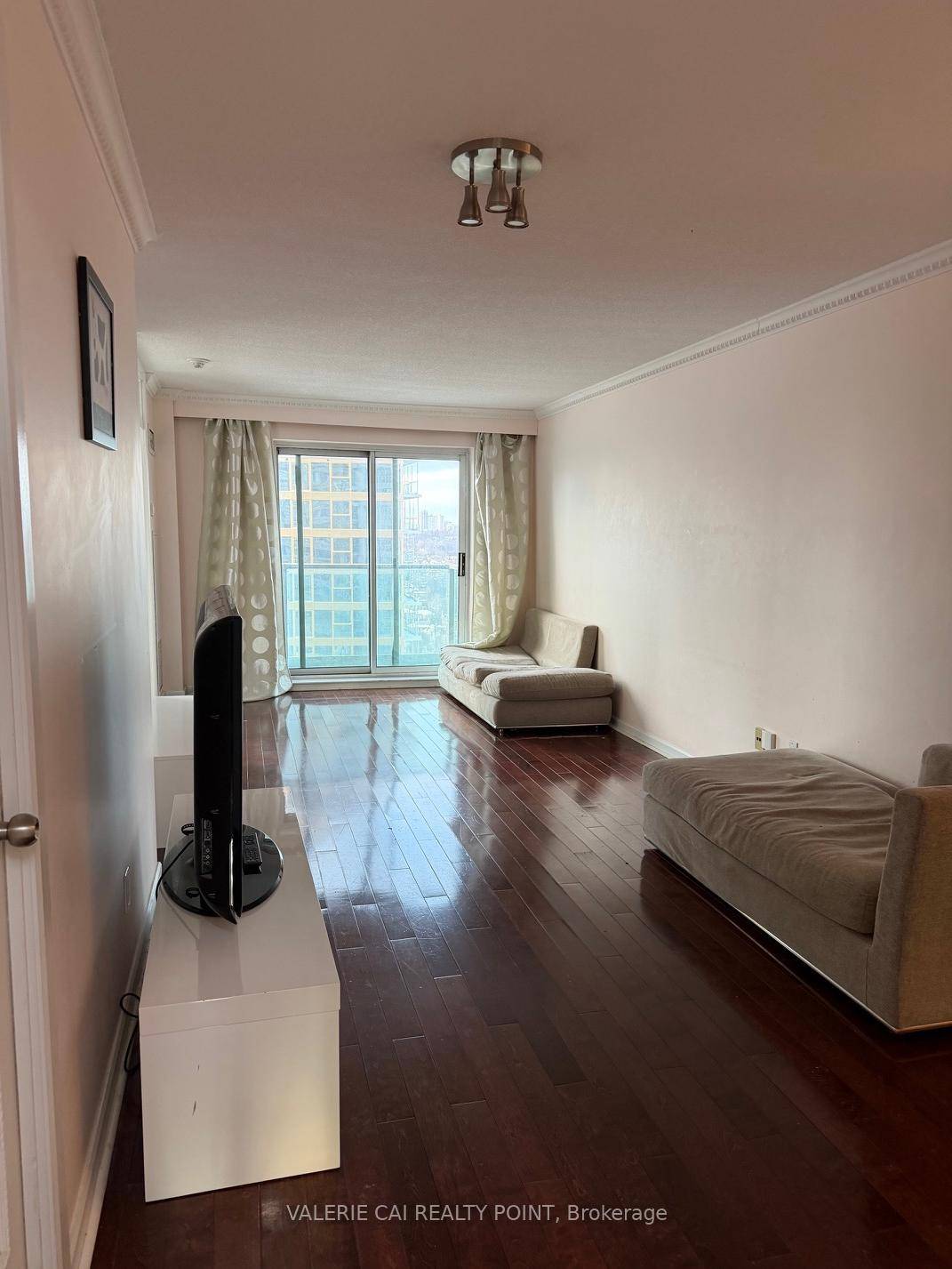 Rare and versatile ownership opportunity at The Residences of 8 Park Road, set high above the dynamic Bloor Street East and Yonge Street corridor, originally a corner 2 bedroom 2 ...