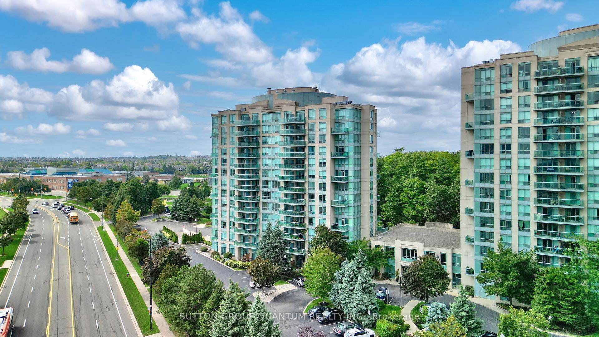 Welcome ! Spacious, sun filled condo in one of Mississaugas most sought after communities.