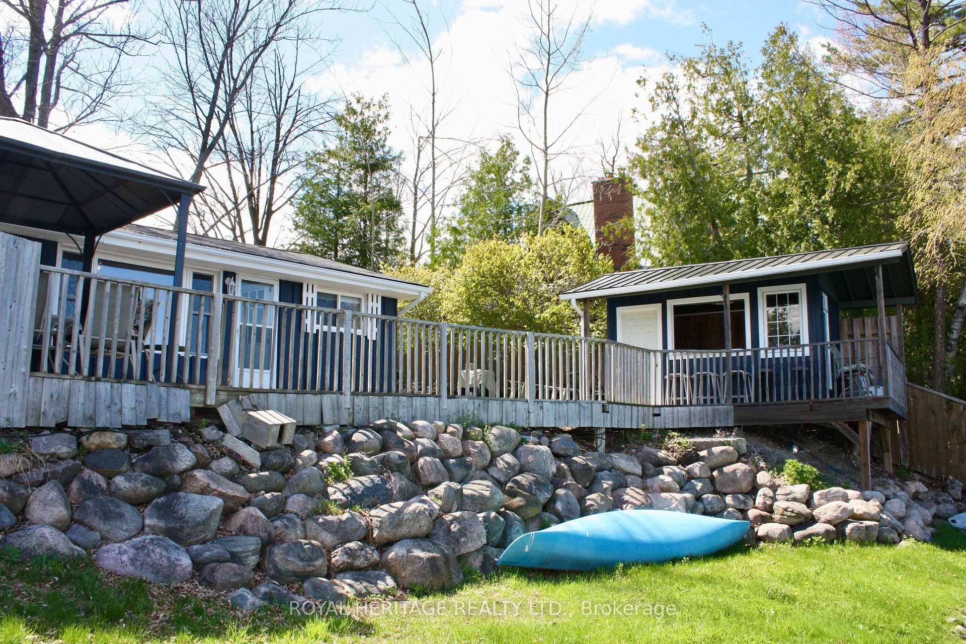 This charming cottage sits on the shores of Chemong Lake.