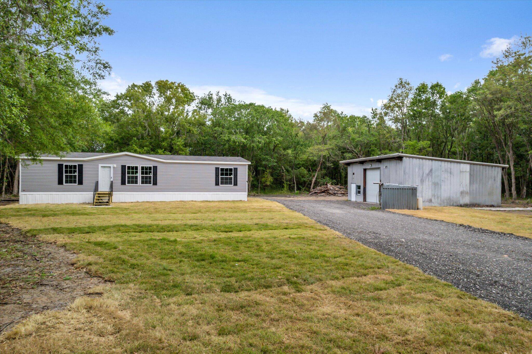 Country living with city convenience !