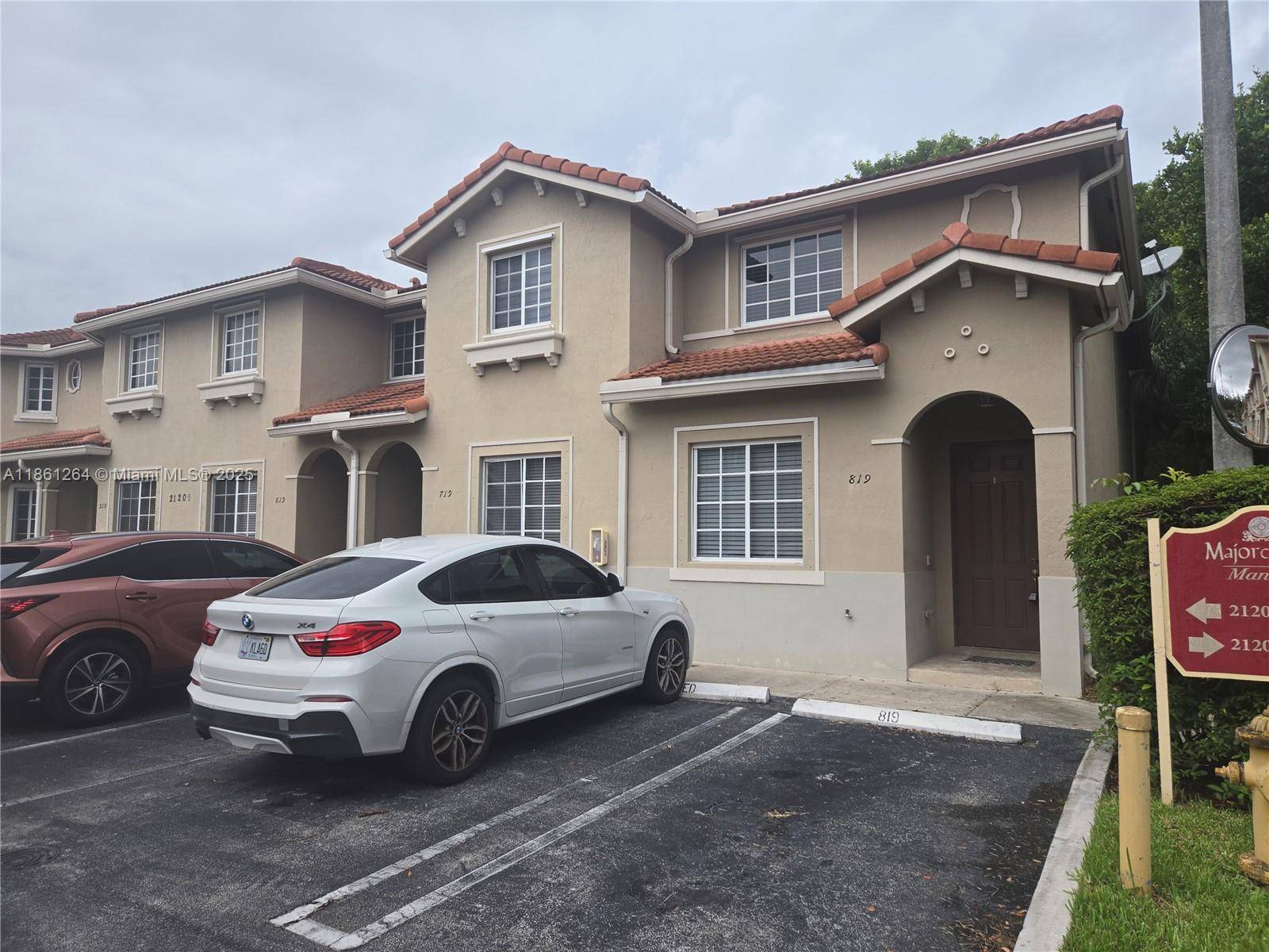 SPANISH STYLE 2 STORY TOWNHOUSE IN MIAMI GARDENS OF NEWER CONSTRUCTION.