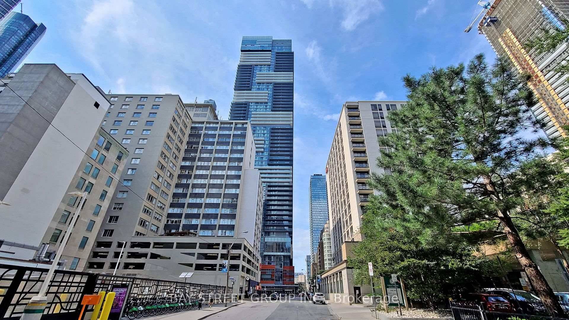 Modern Living in YC Condo 3 Bedroom Luxury Awaits !