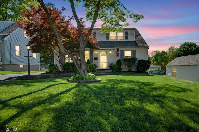 Beautifully maintained Cape Cod offering 3 bedrooms, 2 full baths, and a well designed 9 room layout in Boonton with the added advantage of a first floor primary suite featuring ...