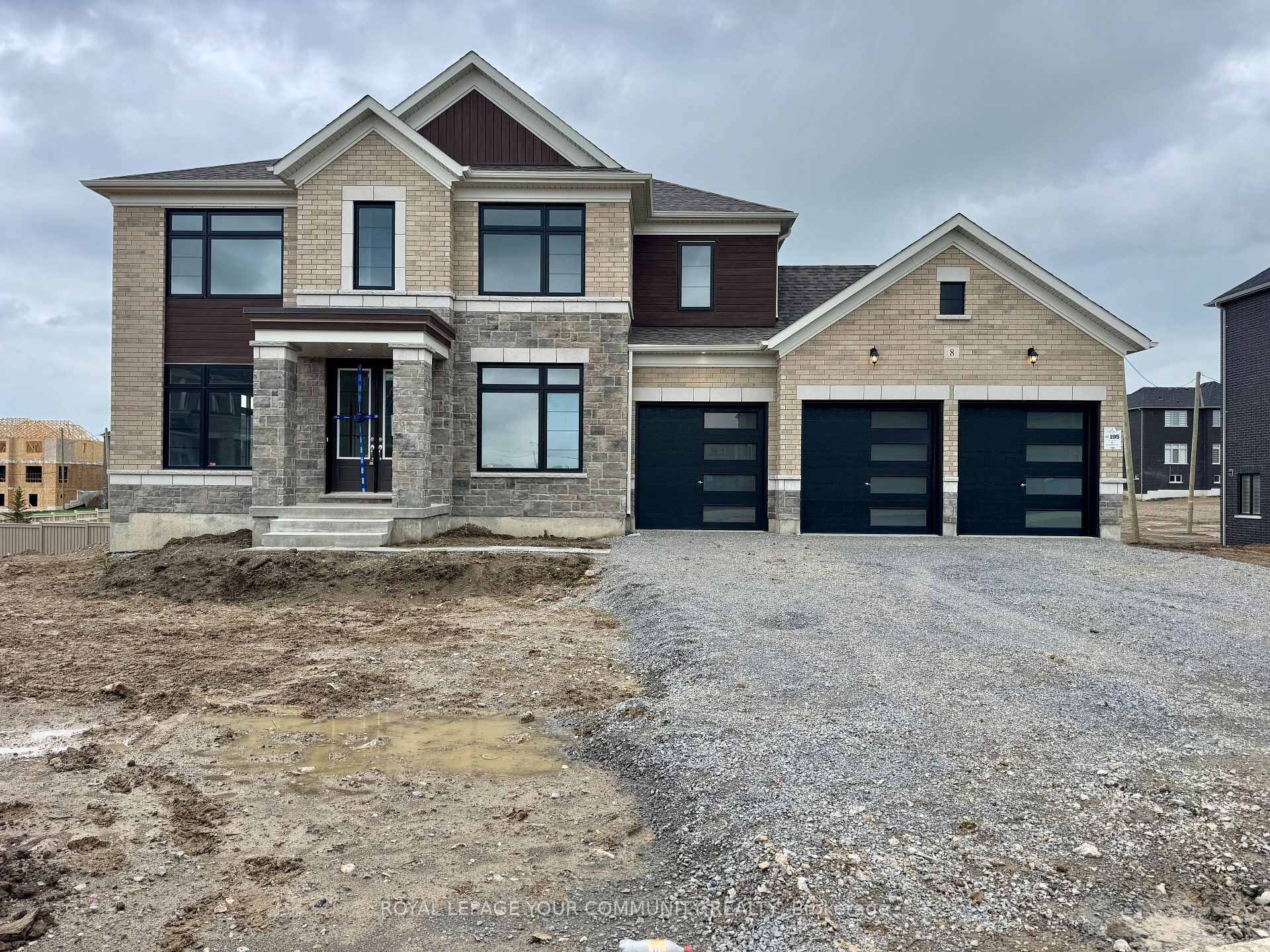 Brand New, 3 car garage parks 9 cars !