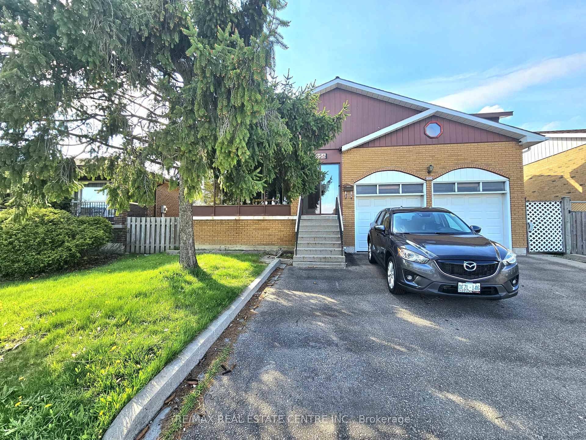 Spacious 4 Bedroom Detached Home with Loft amp ; one attached Garage in Prime Brampton Location !