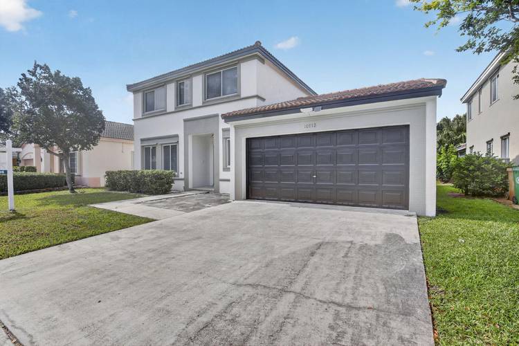 Beautifully remodeled house in Harmony Lakes Estates features new wood laminate floors, new blinds, freshly painted.