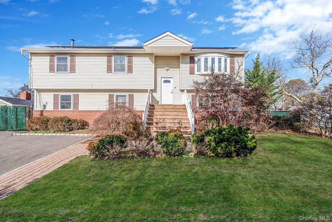 Beautiful 1994 moving ready house, offering 7 Bedrooms, 4 Full bathrooms, Central AC, Finished basement w radiant floors, great location 0.