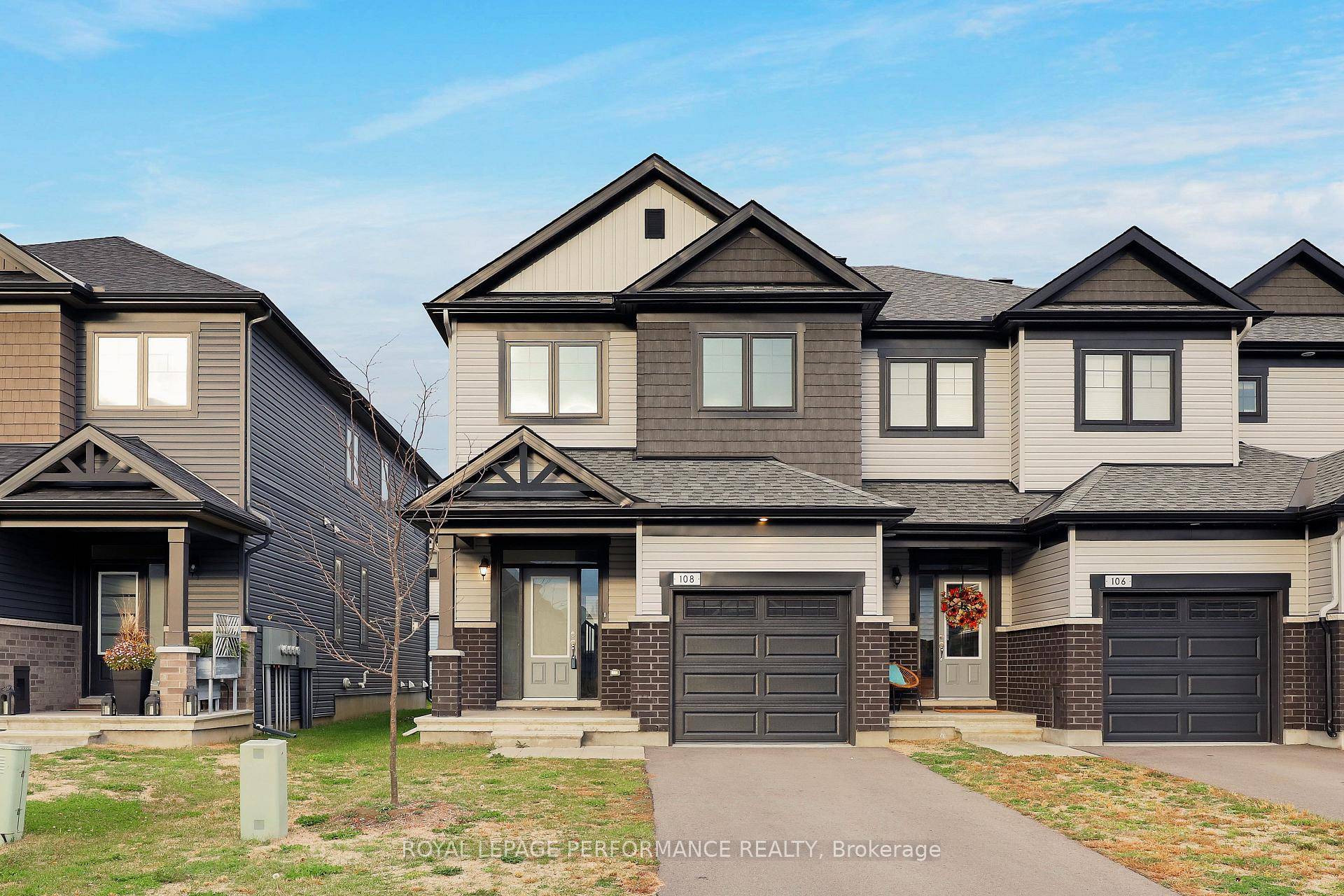 Introducing the spectacular Everitt townhome by eQ Homes in the sought after eQuinelle Golf Course Community !