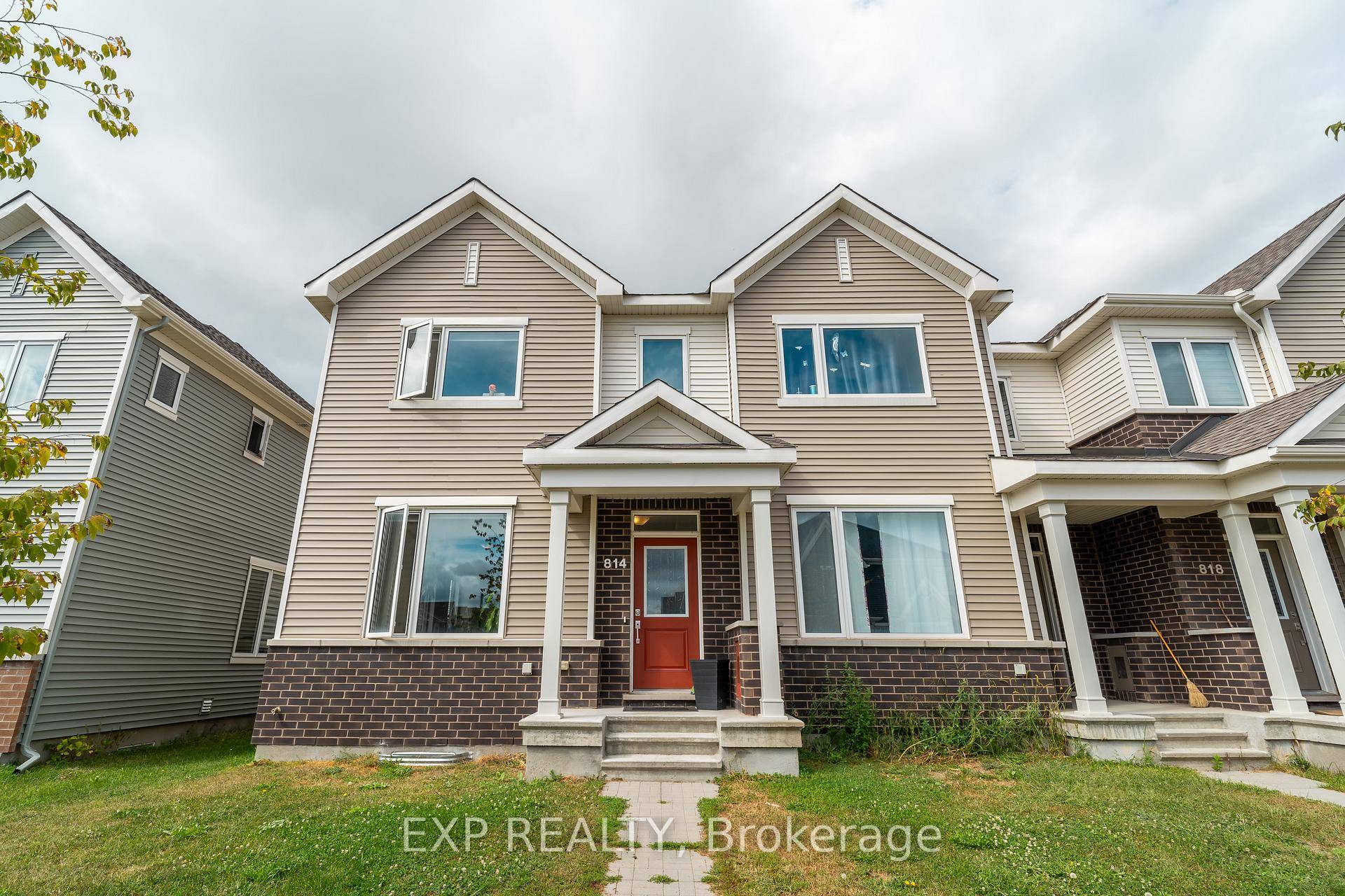 Welcome to 814 Horseshoe Falls way, Barrhaven, an open concept 3 bedrooms loft and veranda, 2.