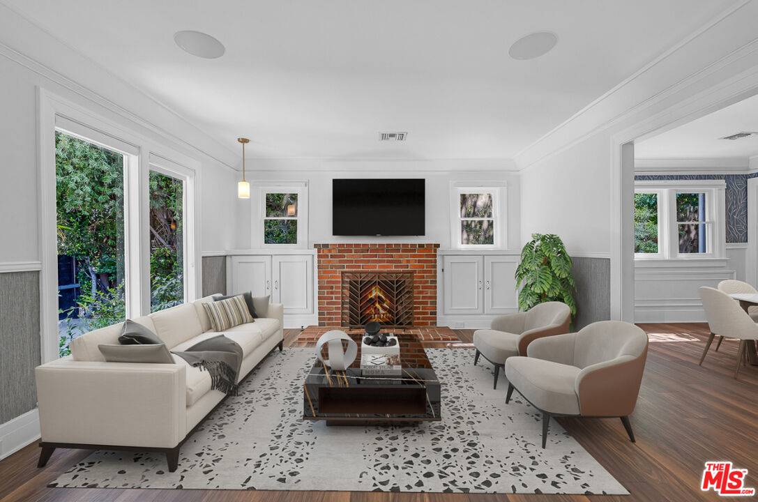 7024   De Longpre Ave 4BR Hollywood Hills East La