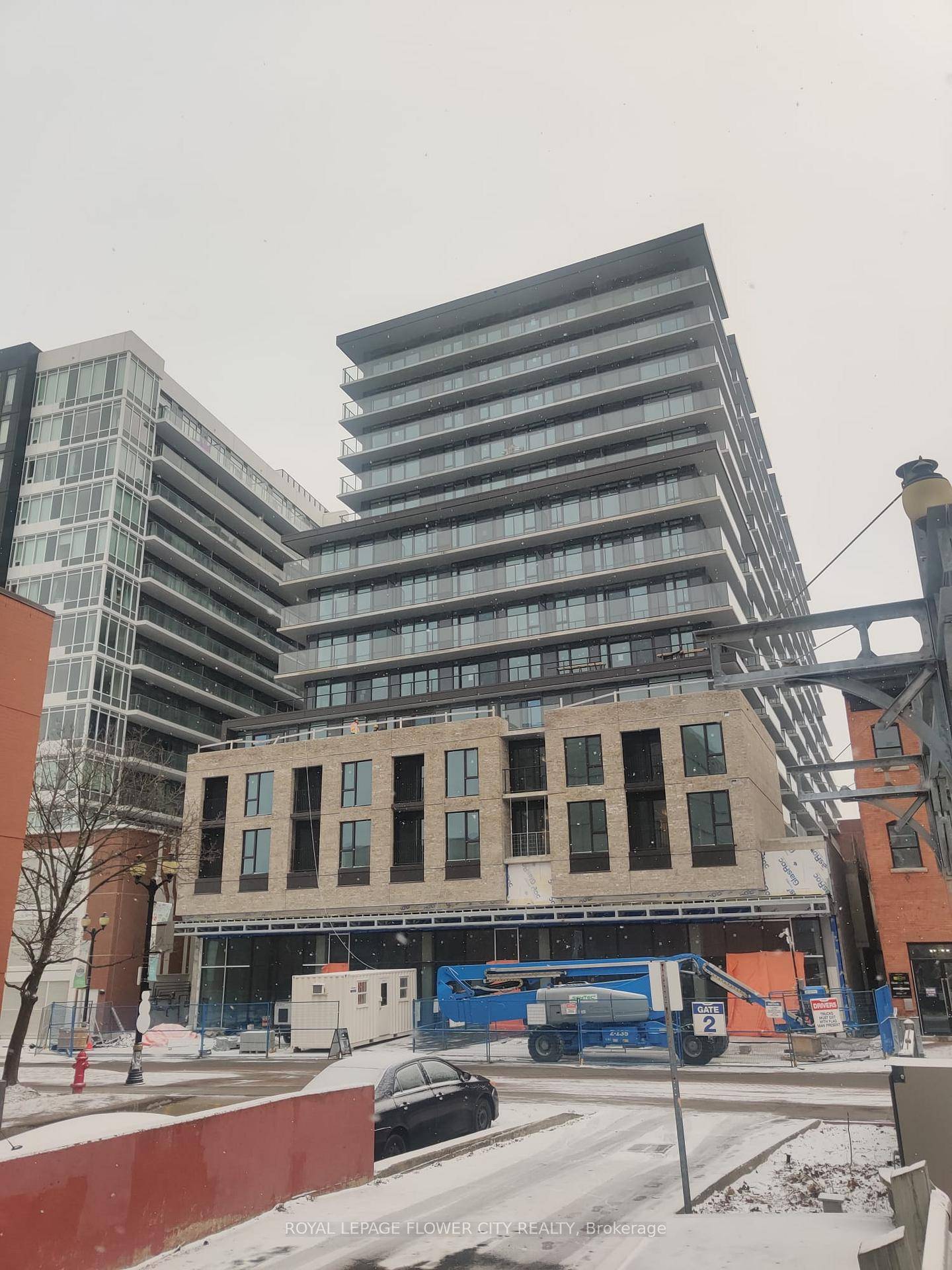 1 year old very spacious unit in a quite building yet close to all required amenities ; restaurants, bars, transit.