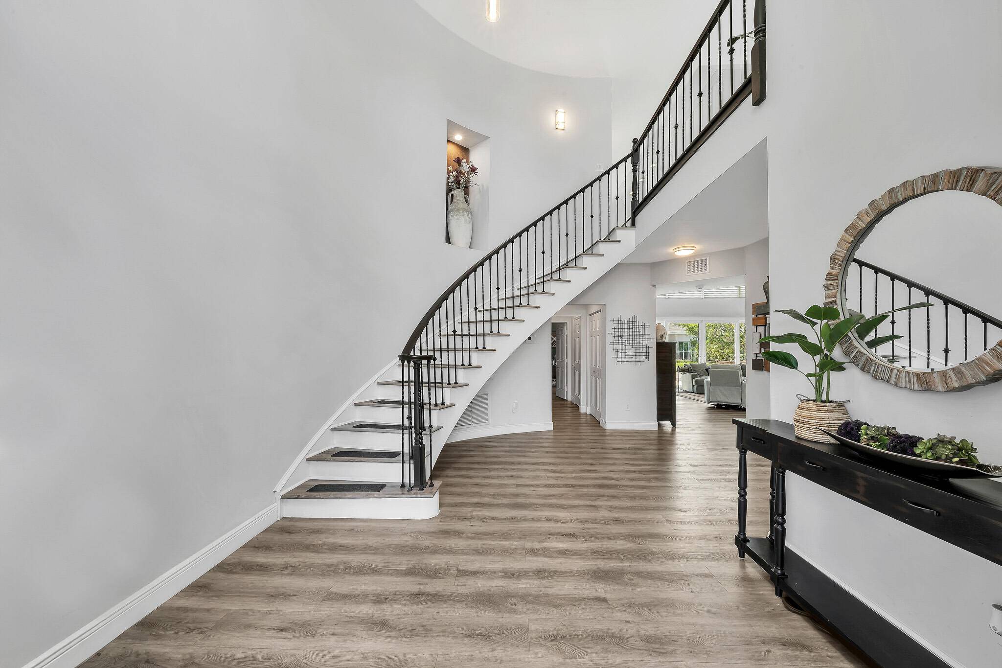 Welcome to a beautifully maintained 2 story residence located in the heart of Boca Raton's desirable Boca Pointe community.