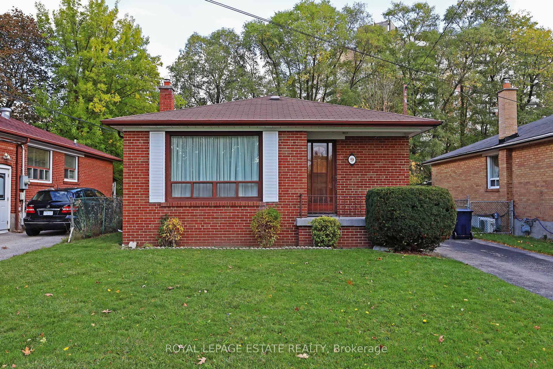 Fantastic opportunity to own a fully detached, traditional, solid brick bungalow at an outstanding price.