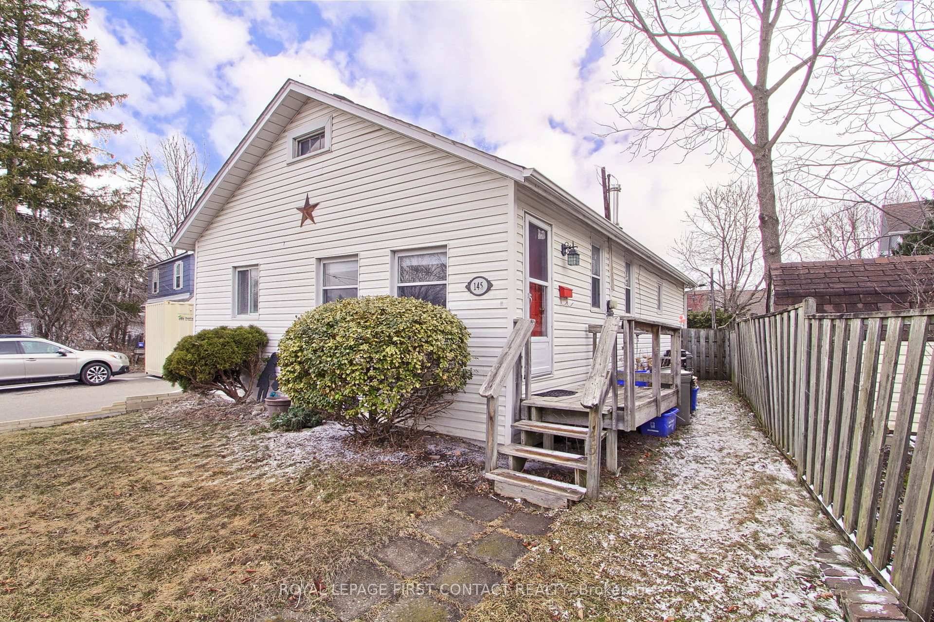 Charming Bungalow, Nestled in a quiet section of Newmarket, this charming bungalow exudes warmth and inviting.
