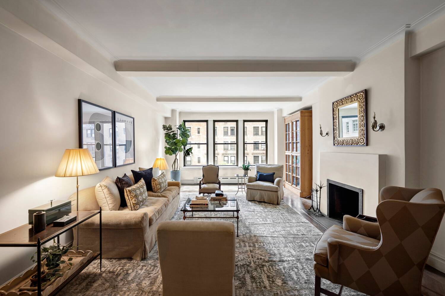 Elegant 3 Bedroom Residence with Staff Room minutes from Central Park Perfectly situated at the nexus of culture, convenience, and classic Upper East Side refinement, Residence 4B at 25 East ...