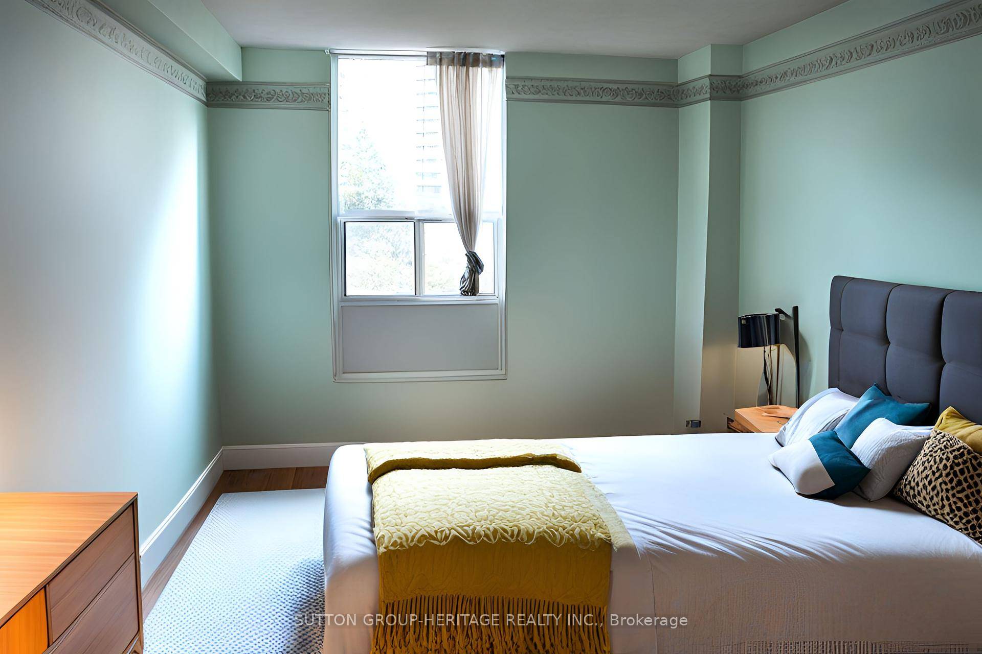 Welcome to Suite 610 ! This unit has an amazing square footage and an open attractive layout.