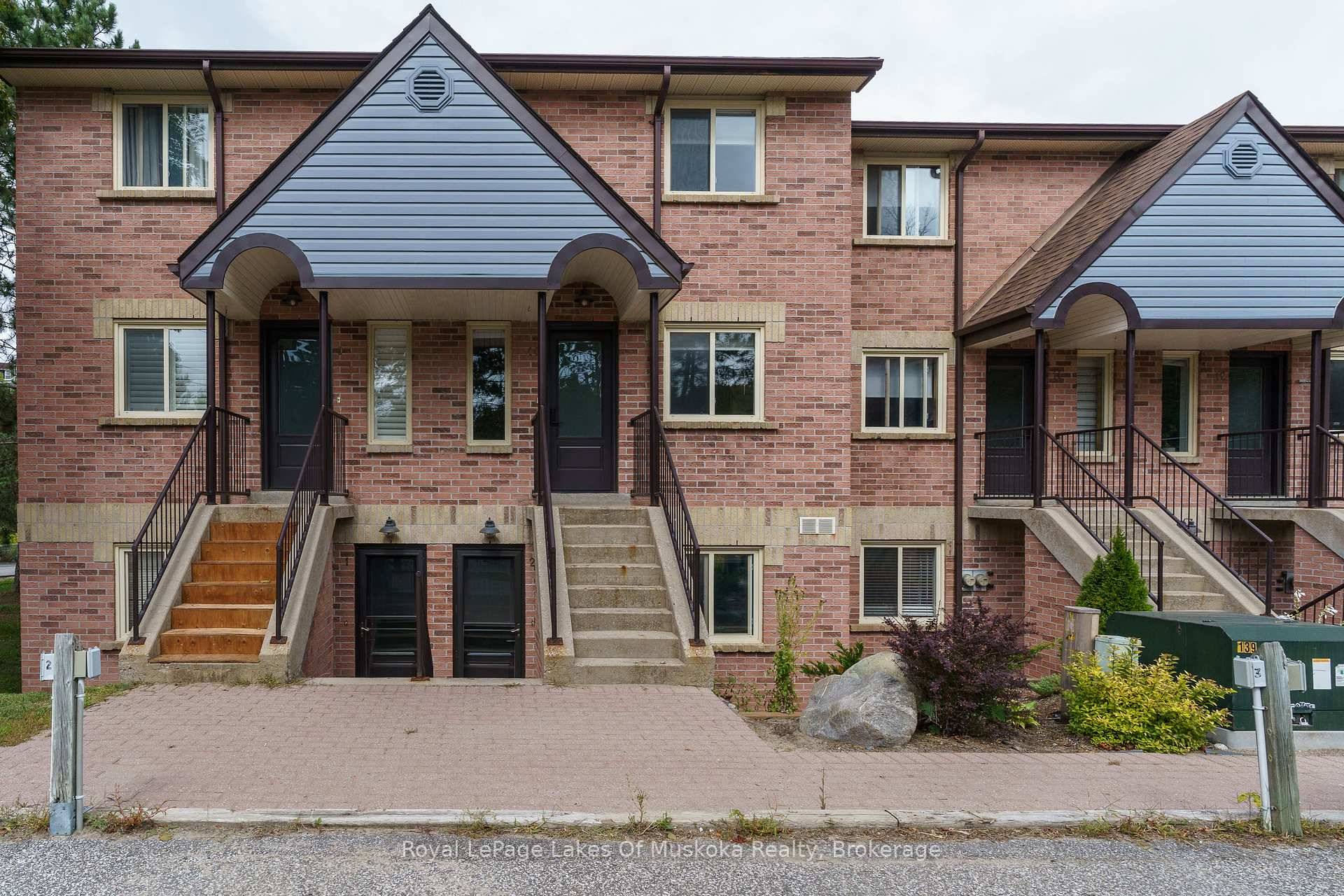 OPEN CONCEPT BRICK TOWNHOUSE OVERLOOKING MUSKOKA FALLS !