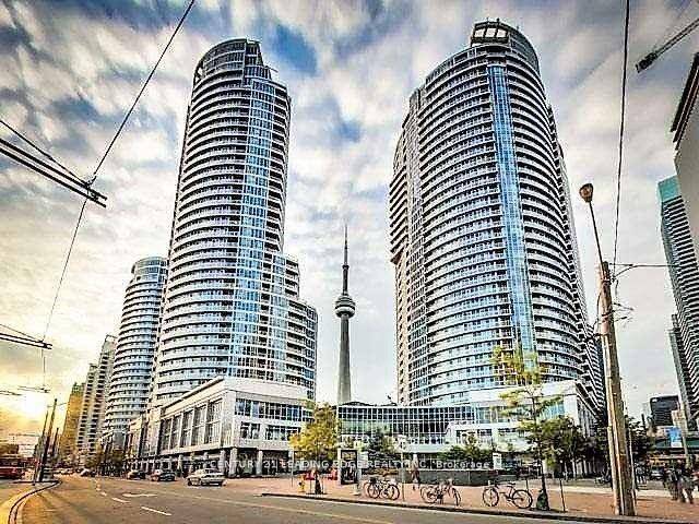Bright amp ; Spacious 1 Bedroom Condo, Water front, Prime Location, 9ft Ceiling, Panoramic City View, Upgraded Kitchen, Granite Countertop, Glass Breakfast Bar, Floor to Ceiling Windows, Marble Floor Foyer, ...