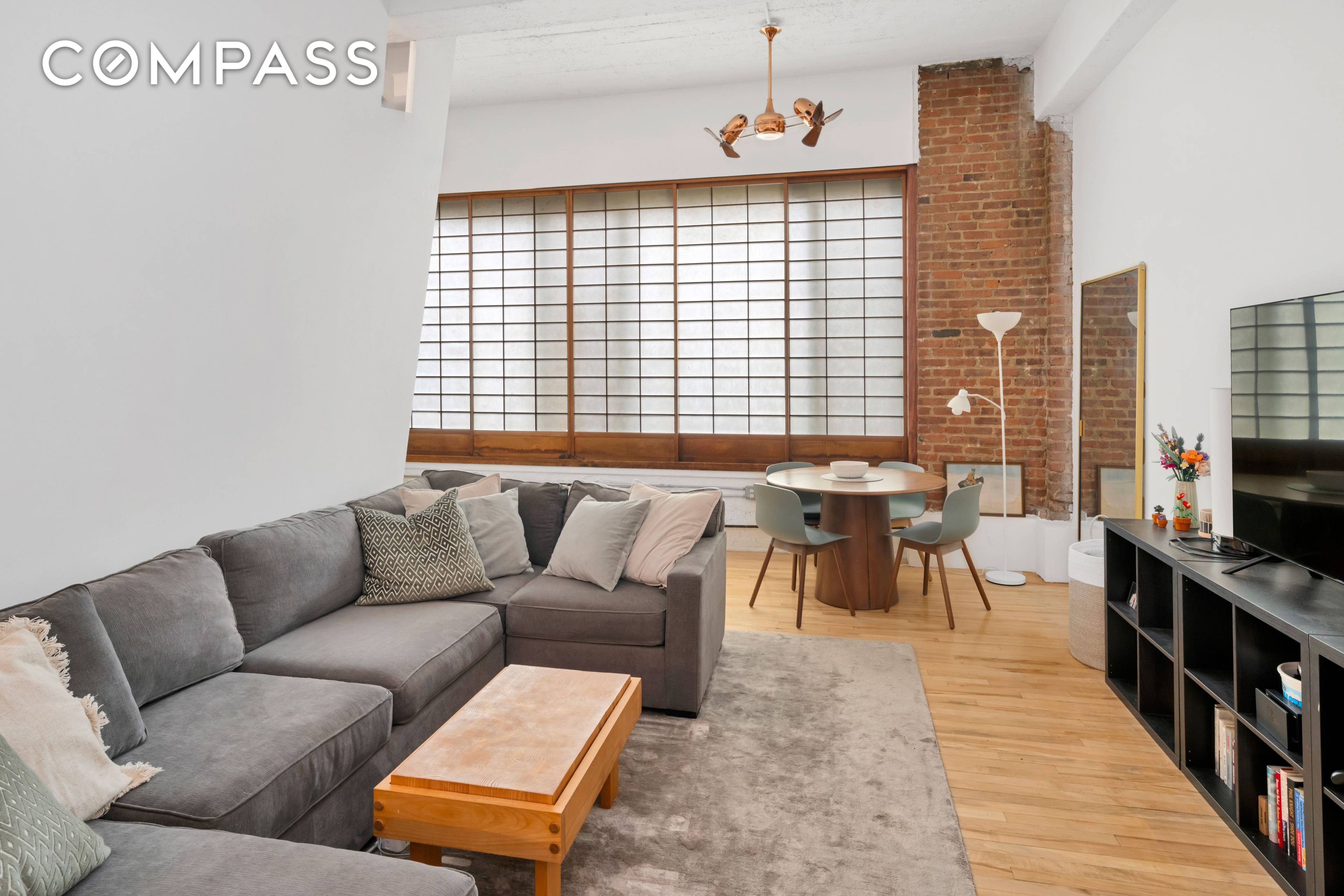 Spacious Loft with 12 Foot Ceilings amp ; Massive Windows Experience urban living at its finest in this stunning loft apartment featuring soaring 12 foot ceilings and massive windows that ...
