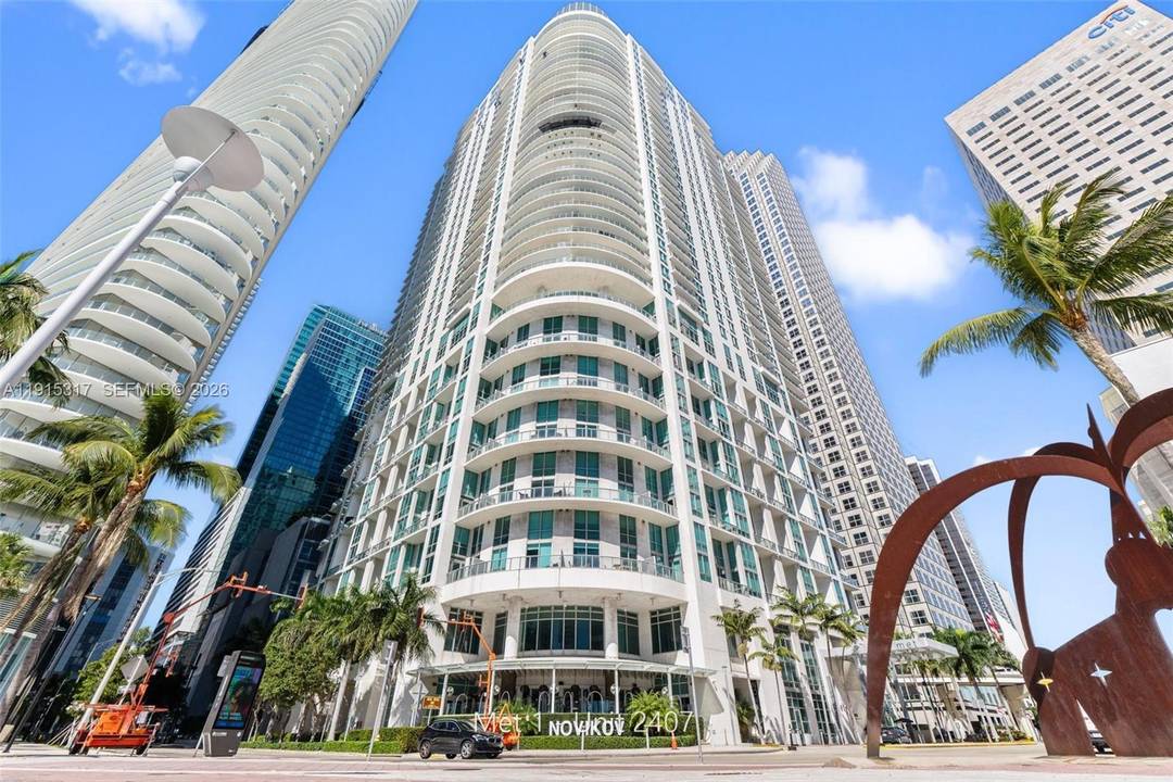 Beautiful 1 bedroom, 1 bathroom in the highly sought after Met 1 Condo in Downtown Miami.