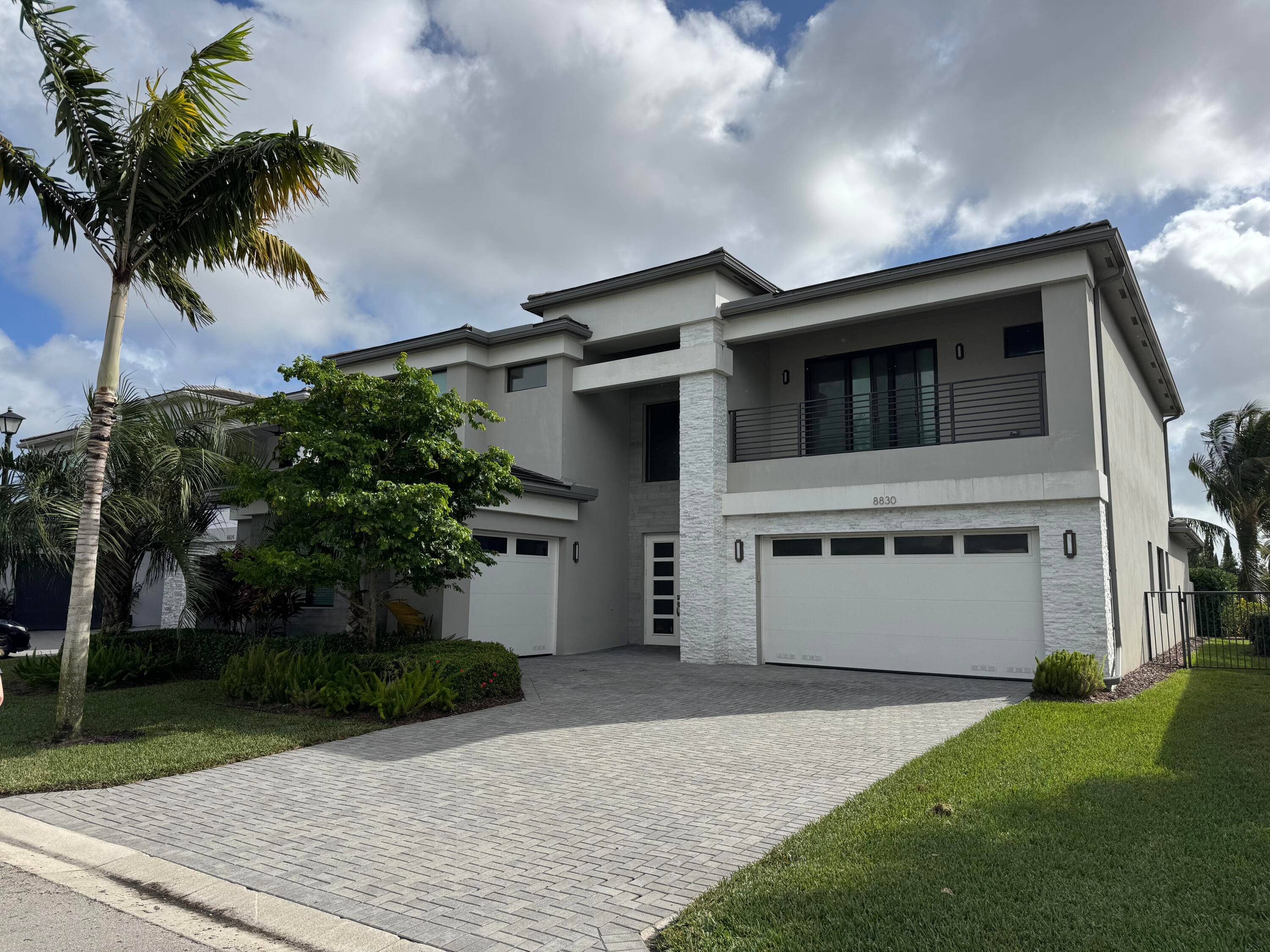 GORGEOUS 5BR CLUBROOM BONUS ROOM, LOFT, 5 1 2 BTH, 3 CAR GARAGE HOME IN LOTUS !