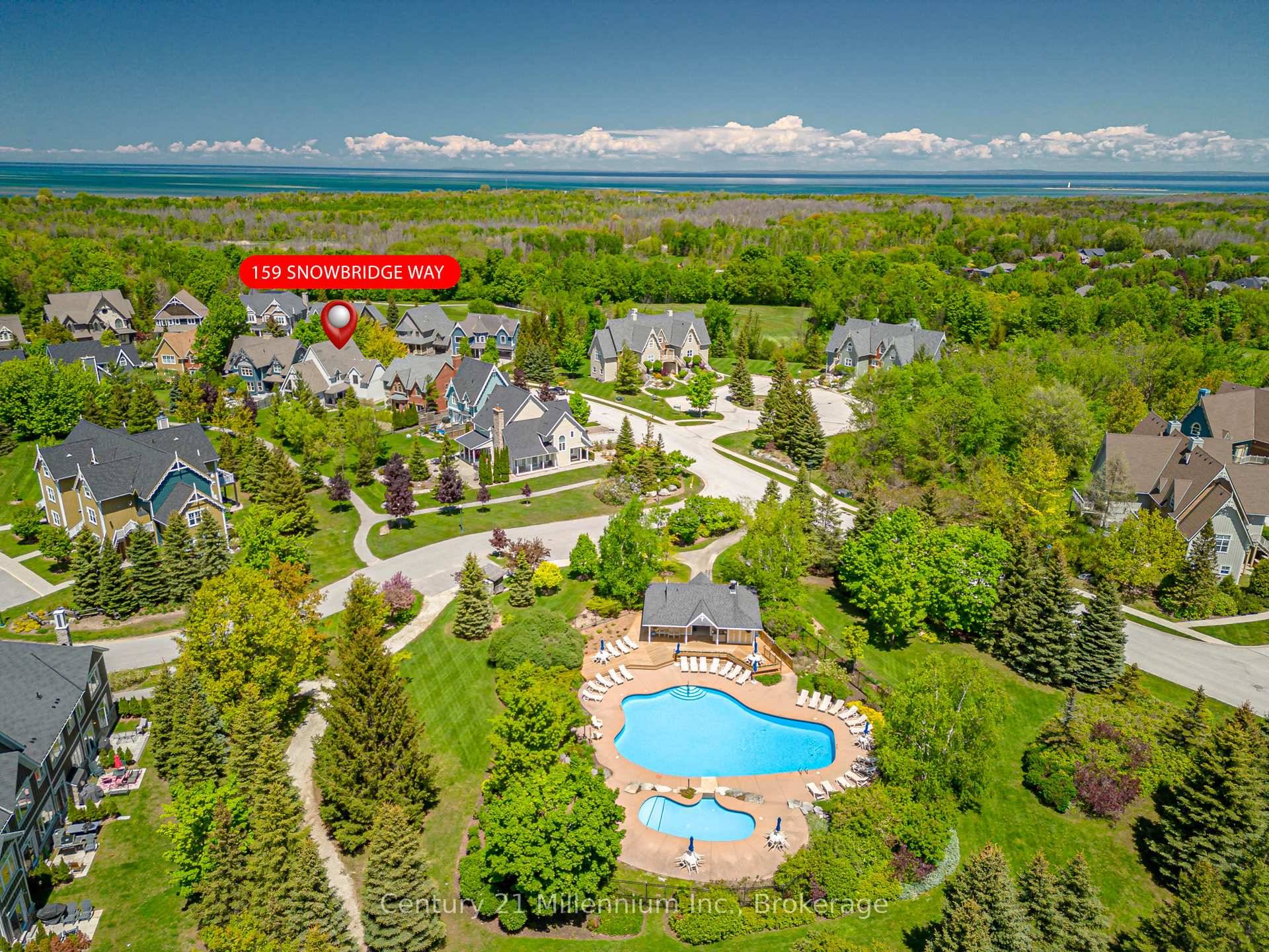 6 BEDROOMS, 5 BATHROOMS CHALET WITH HOT TUB, POOL TABLE, PING PONG TABLE, FOOSBALL AND SHUTTLESERVICE TO THE VILLAGE AND PRIVATE BEACH !
