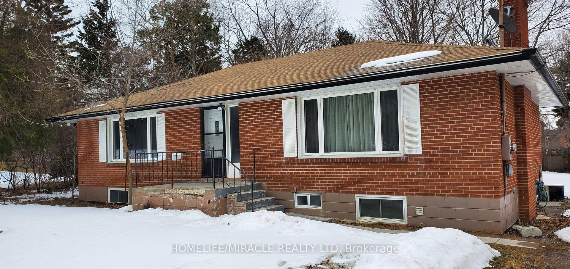 Bright Spacious 3 Bedroom Detached House For Rent In Pickering Near Kingston And Rougemont 5 Mins To Hwy 401 And Go Station, Large Backyard amp ; Big Kitchen, Large Car ...
