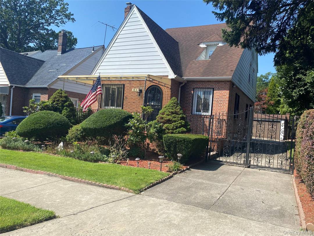 Welcome to 80 14 232 street queen's village NY 11427, step into the garden and porch, when you go inside a beautiful leaving room and a dining room will welcome ...