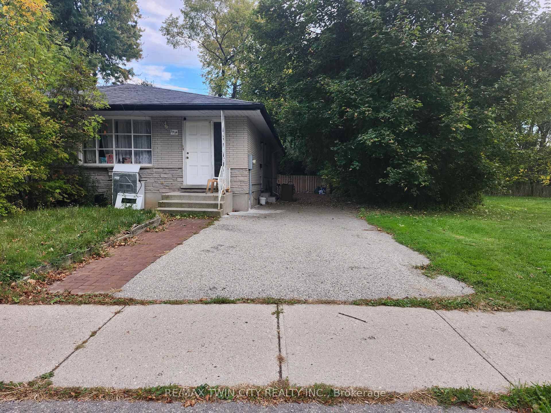 Welcome to 197B Cedarvale Crescent, Waterloo !