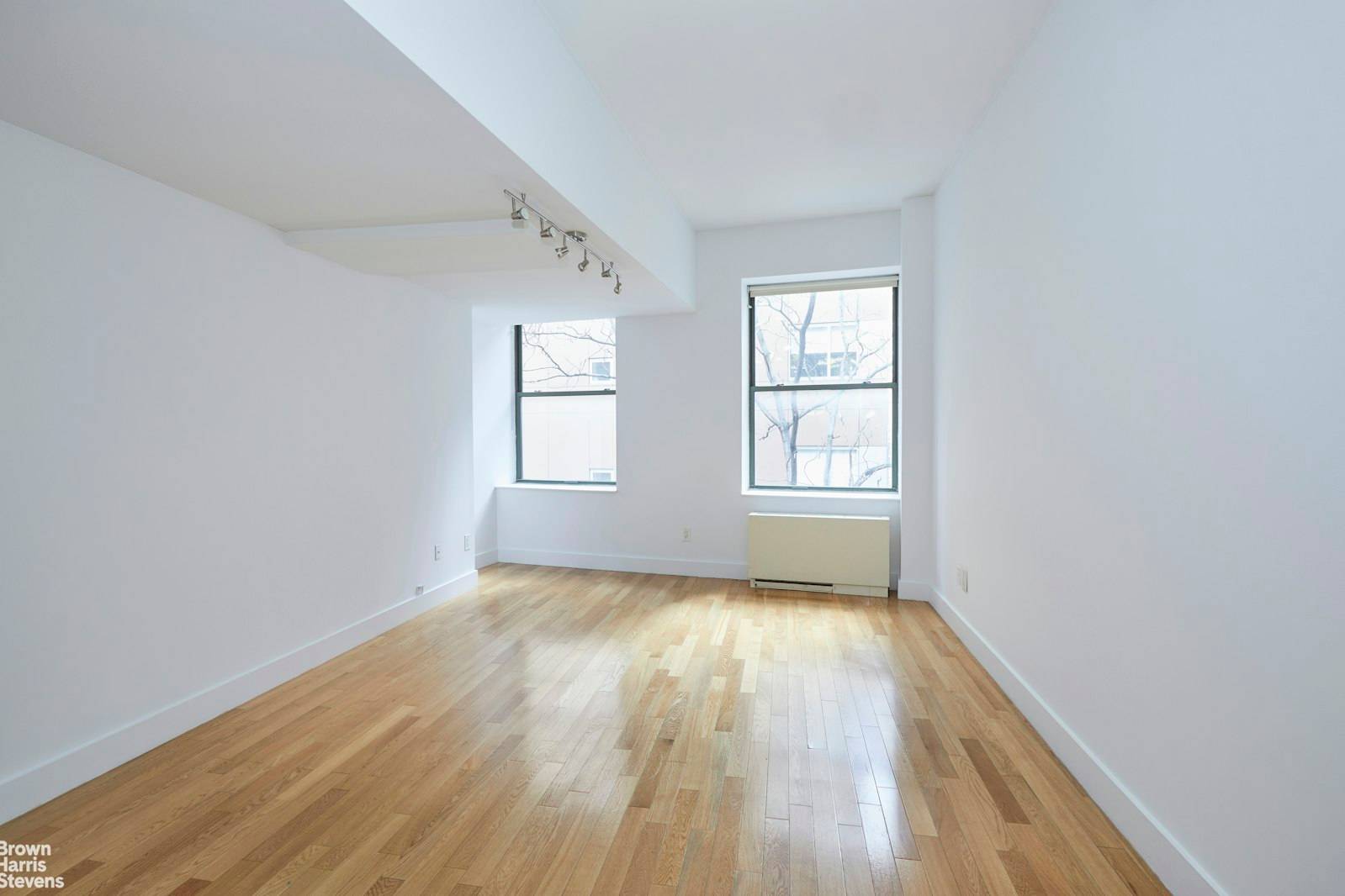 Experience the convenience and luxury of city living in this spacious 1 bedroom, 1 bath apartment located in the heart of New York's Financial District a few steps from South ...