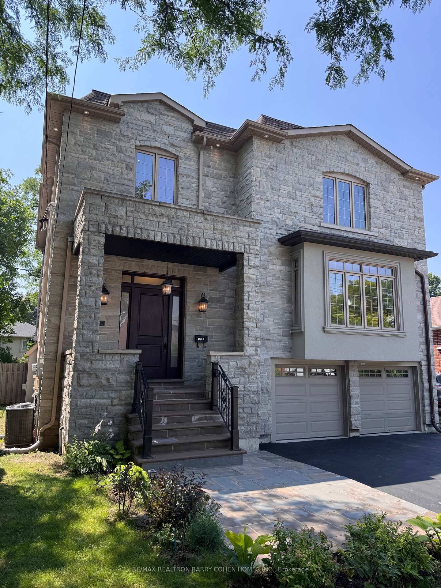 This Magnificent Custom Built Residence Combines Luxury, Space amp ; Location.