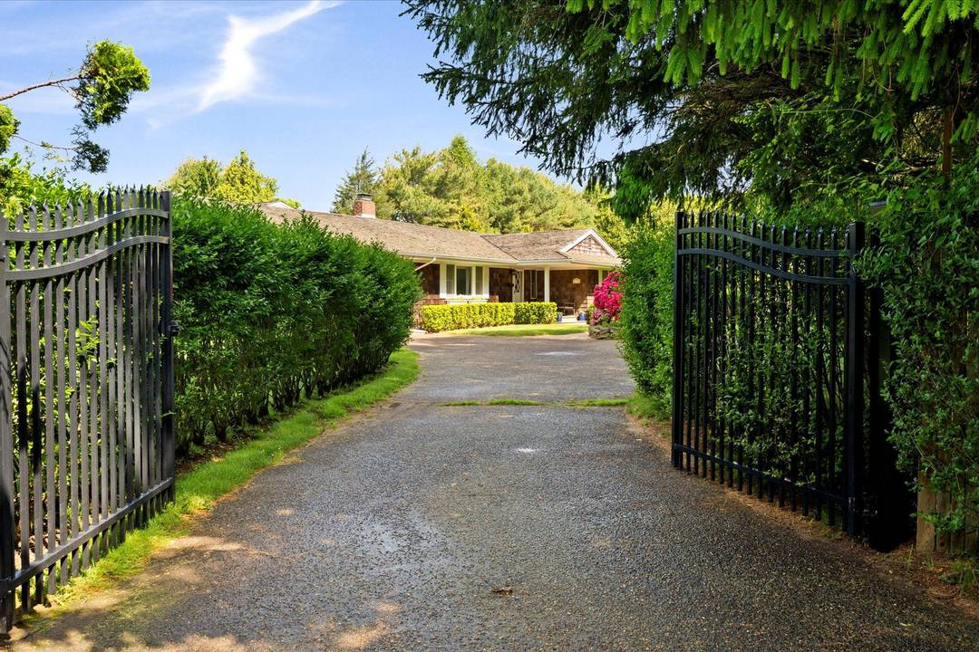 Newly Renovated Home in SH Village close to ALL!