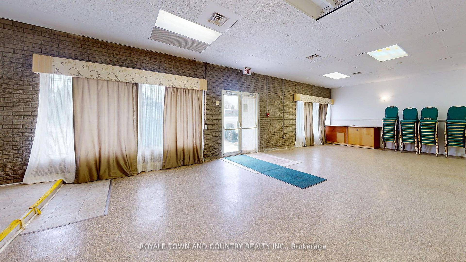 Discover this versatile commercial unit, featuring a spacious main area and two stalled bathrooms.