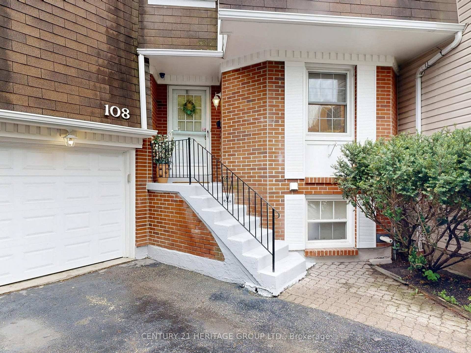 Rare opportunity in Old Thornhill Village, spacious townhome backing onto park.