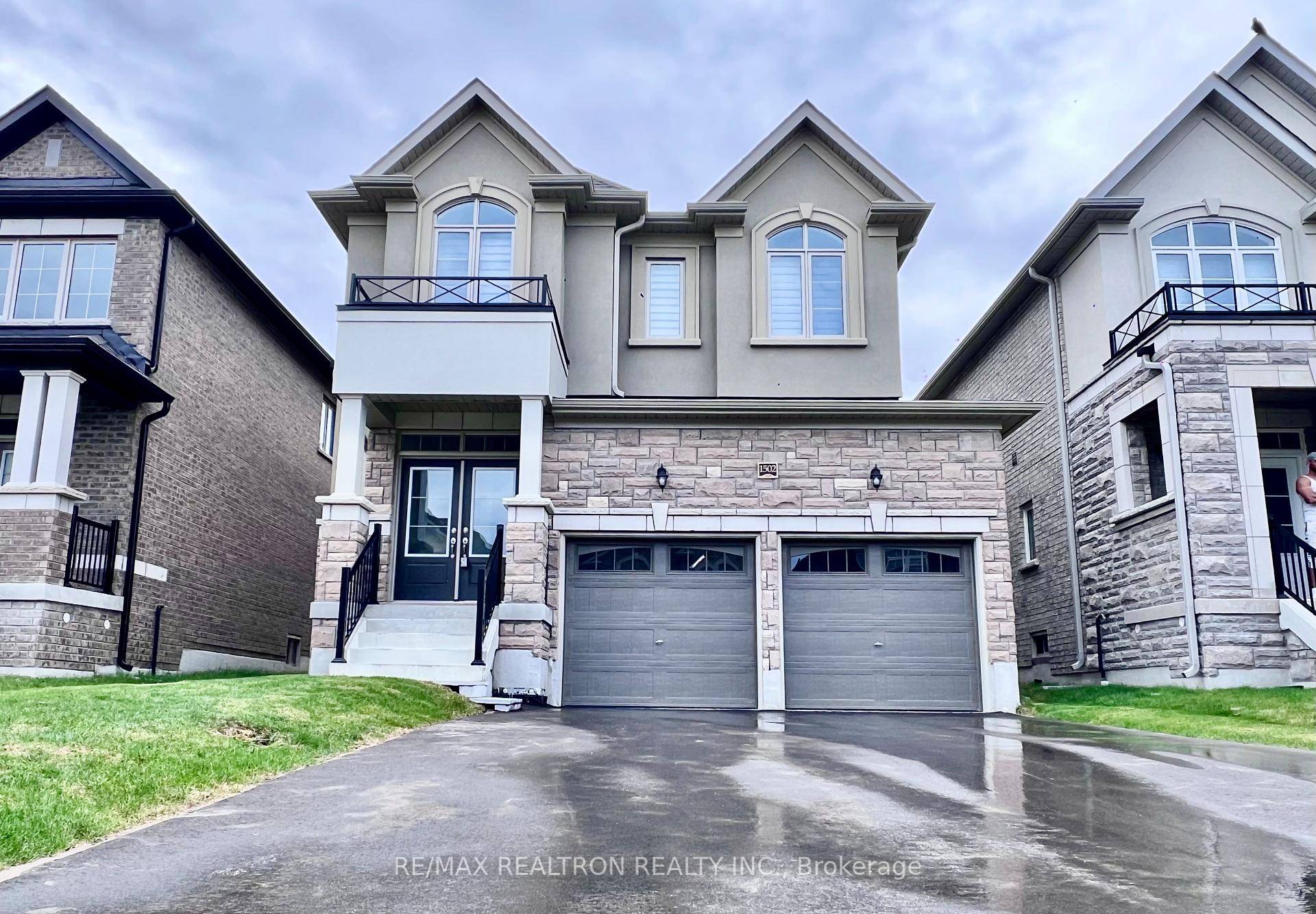 Welcome to this beautiful Fernbrook executive home, perfect for young families or those looking to upsize or downsize in comfort and style.