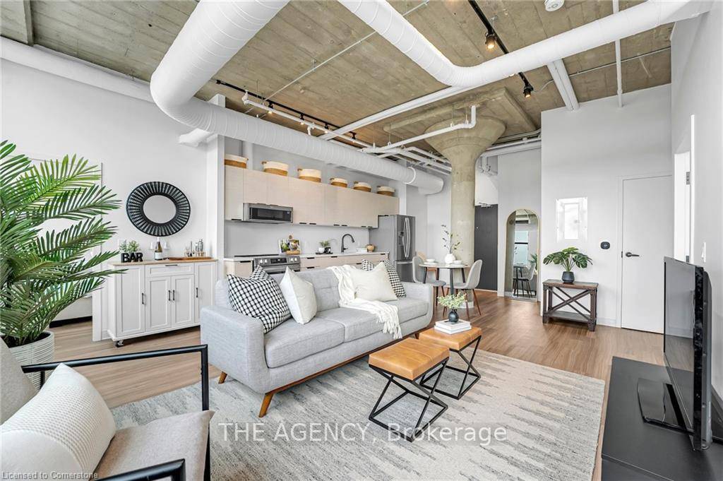 Historic Loft with Jacuzzi Tub !