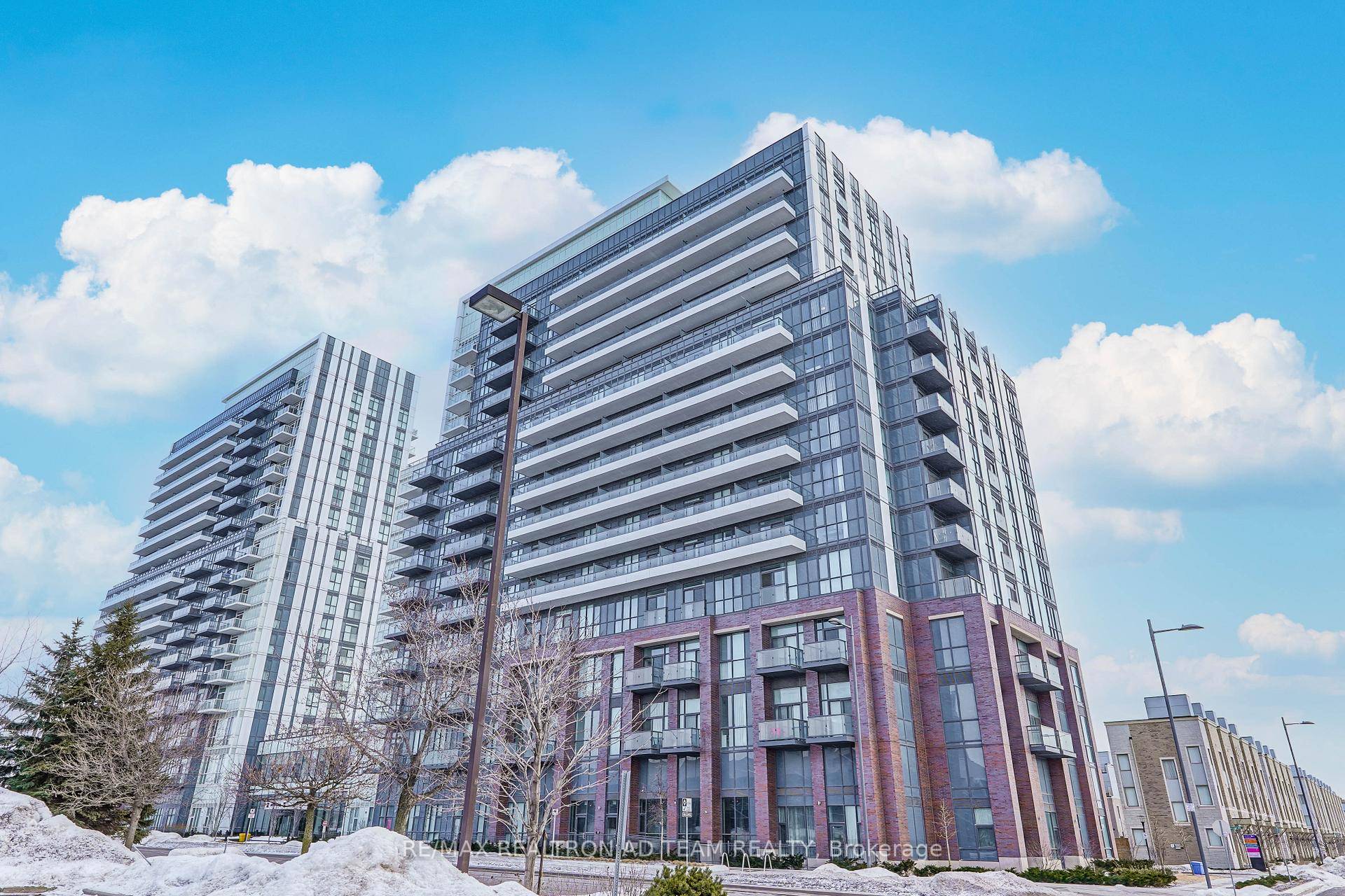 Bright And Spacious Studio Apartment With A Full Bath And A Balcony.