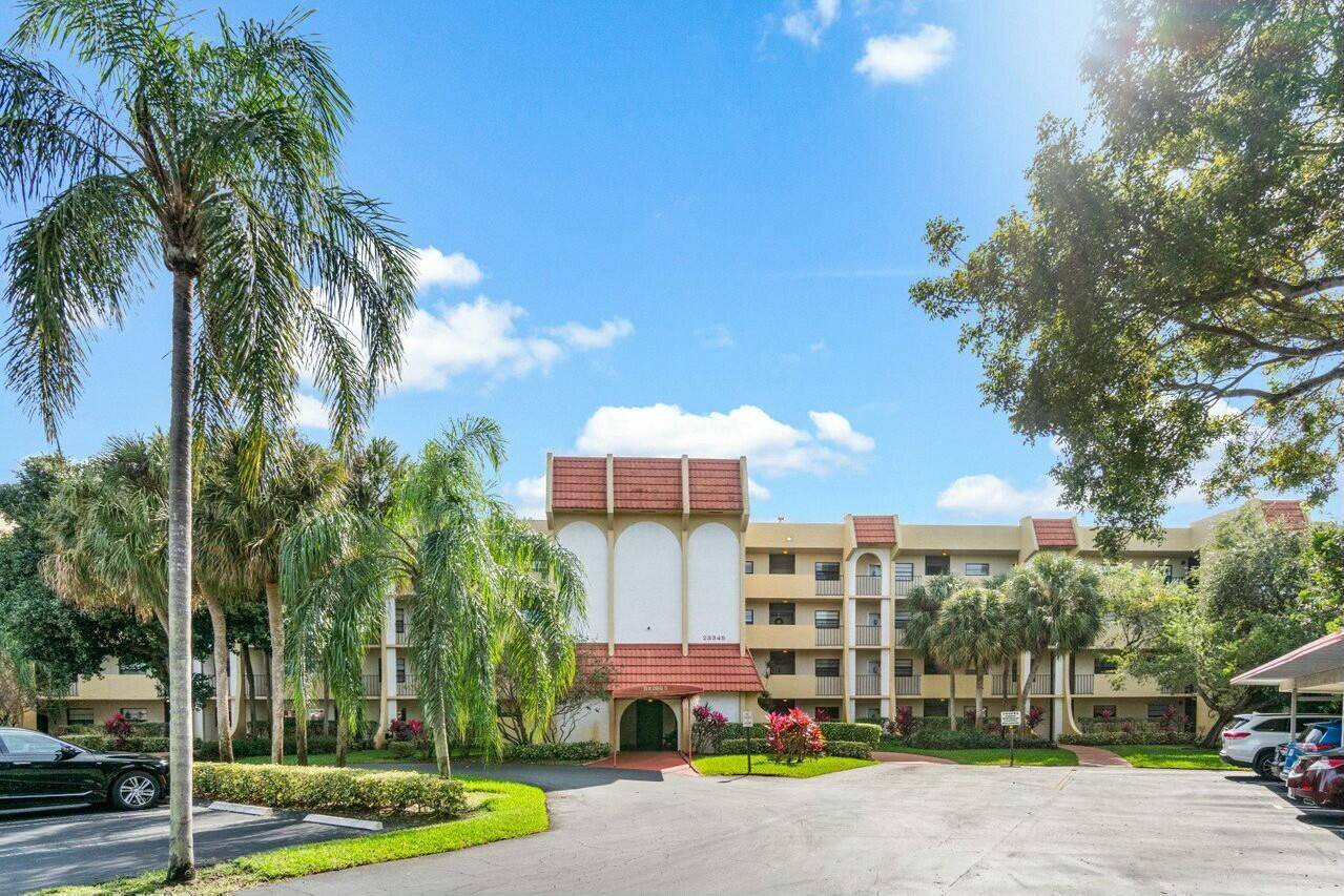 Beautiful turnkey unit available FULLY FURNISHED !
