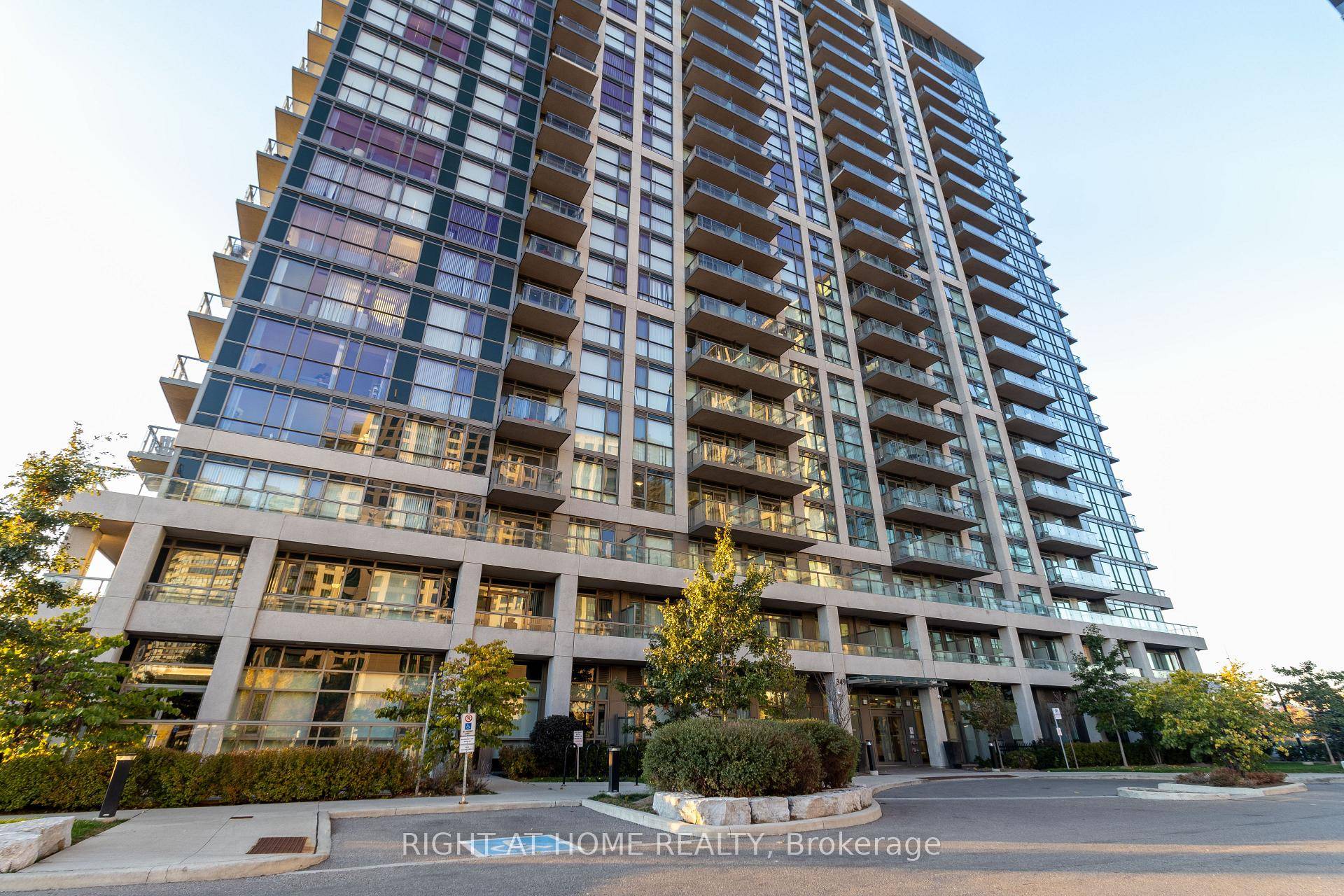 Discover urban living at its finest in this stylish 633 SQFT, 1 bedroom den condo with a functional layout right in the heart of Mississauga's City Centre.