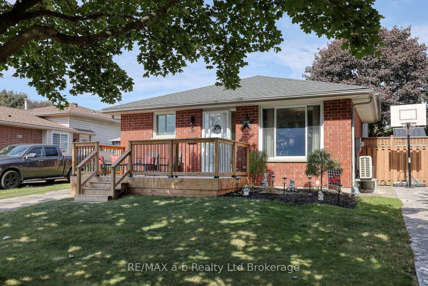 Be sure to click the video play button for additional photos and a full property tour !