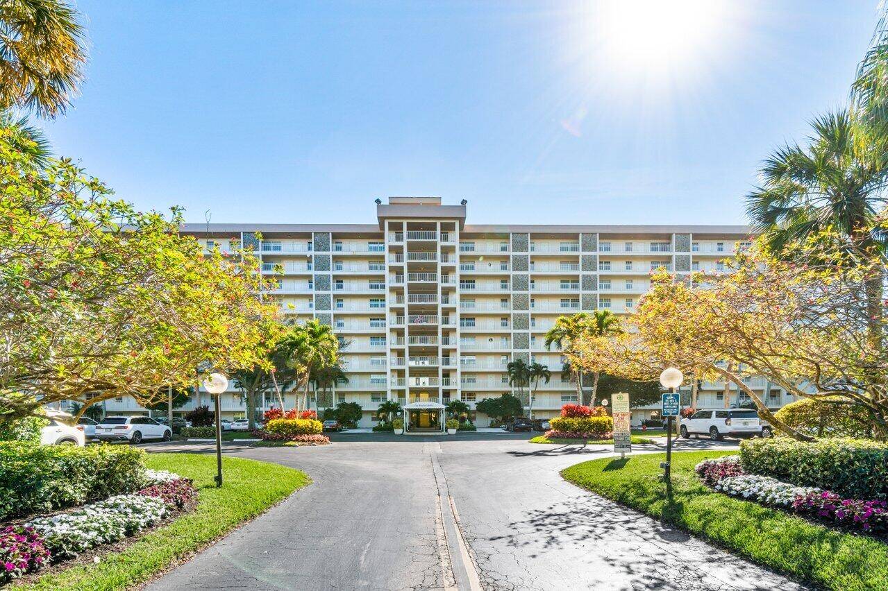 This 3 bedroom, 2 bath condo overlooking luscious greenery and, 3, 18 hole golf courses are in the prestigious community in Palm Aire.