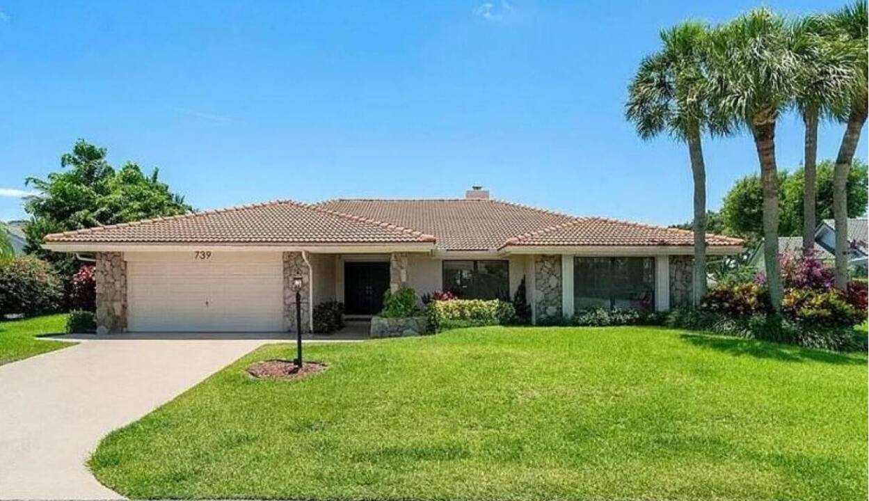 Live the ultimate Florida lifestyle in this beautifully furnished 3 bedroom, 2.