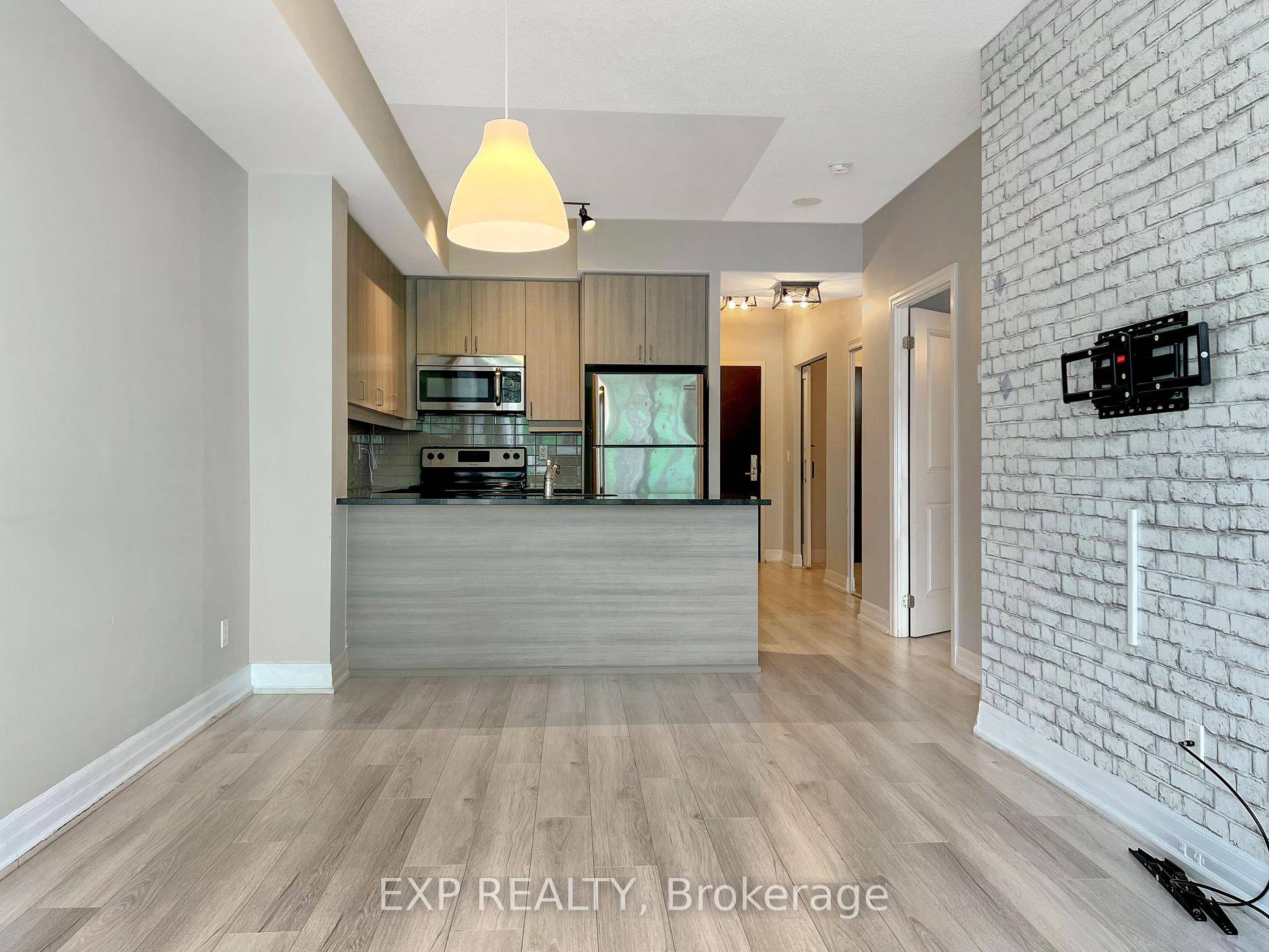 Welcome to the condo of your dreams !
