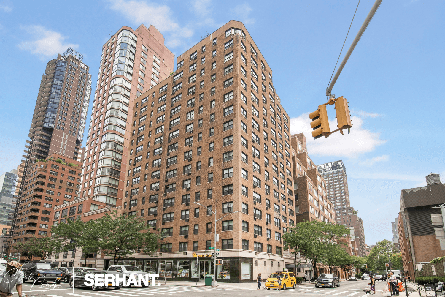 Bright amp ; Spacious Renovated, Corner Unit 2 Bedrooms with Open City Views Welcome to Lenox Hill and experience a sun drenched corner apartment with open southern and western exposures.