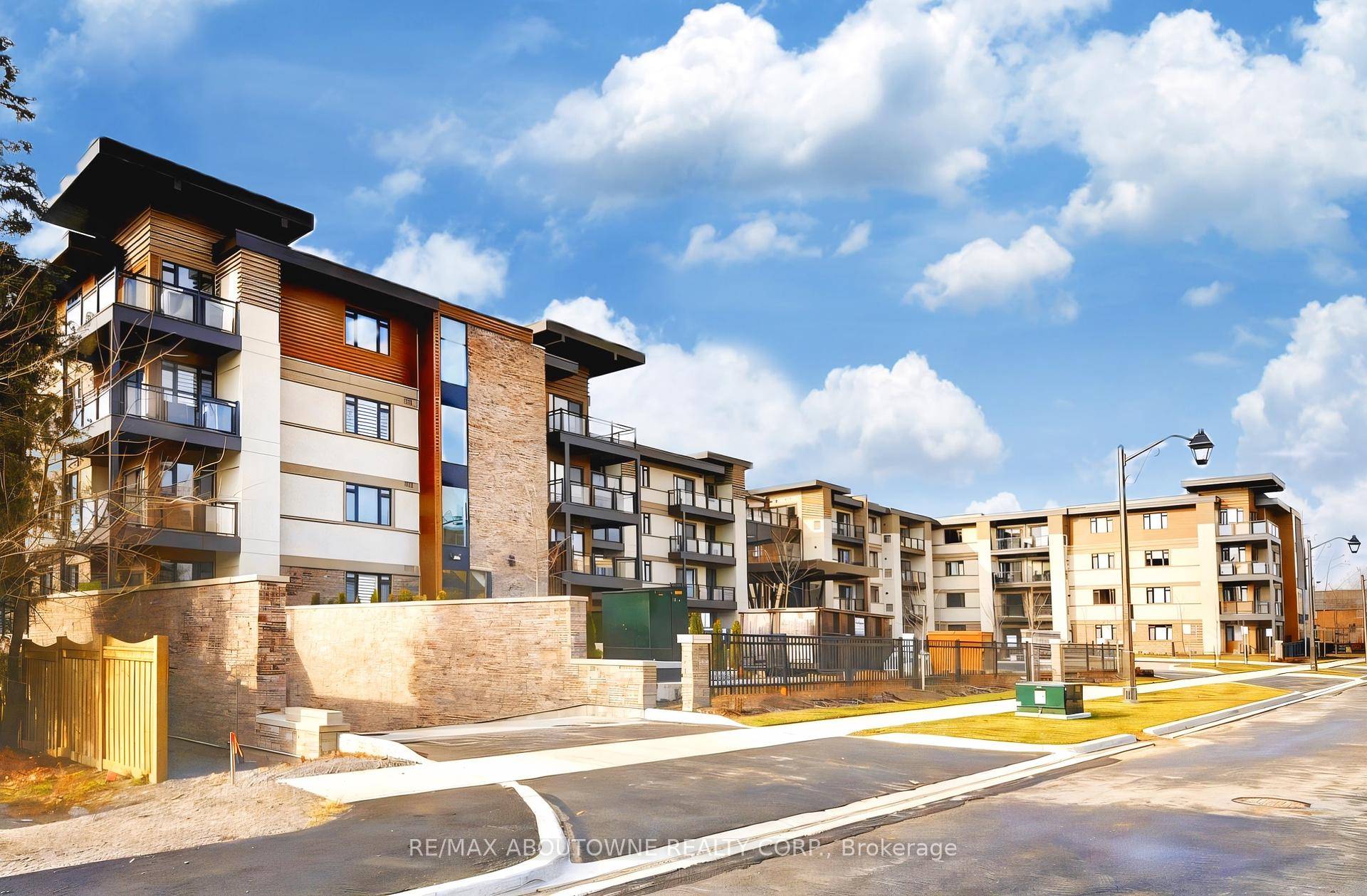 Stylish Condo Living Just Minutes from Downtown Oakville !