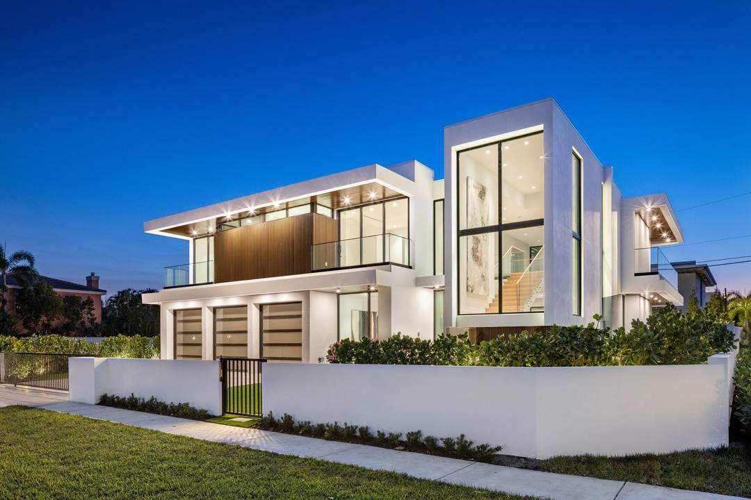 Welcome to Villa Tempesta at 1099 NE 4th Avenue, Boca Raton ; a newly completed ultra luxury estate located in the highly sought after community of Boca Villas.