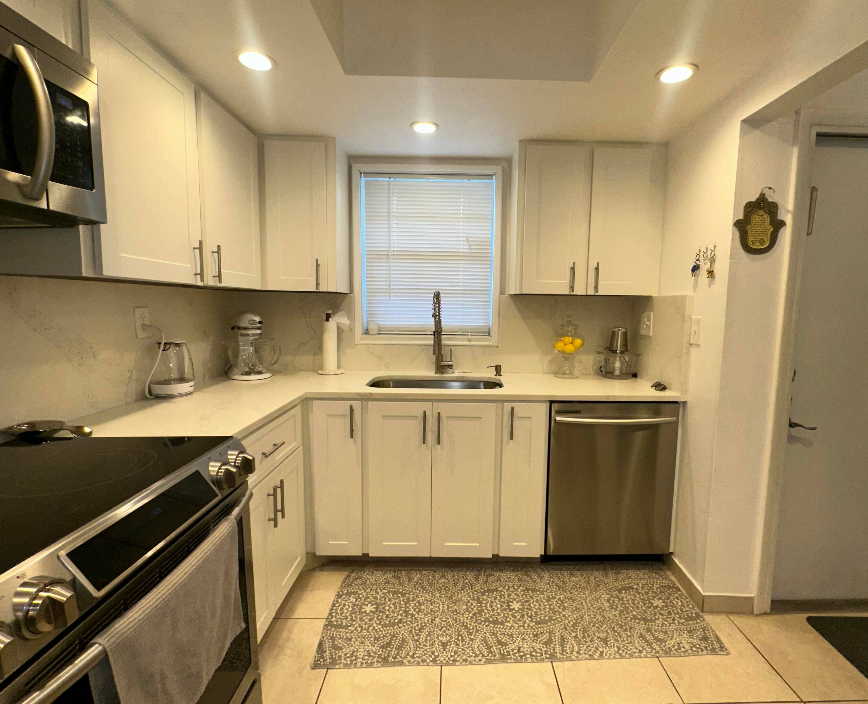 Experience exceptional living in Hi Greens' 55 community !